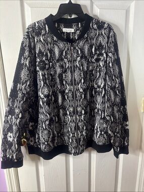 Black & White Snake-Print Bomber Jacket (2X)